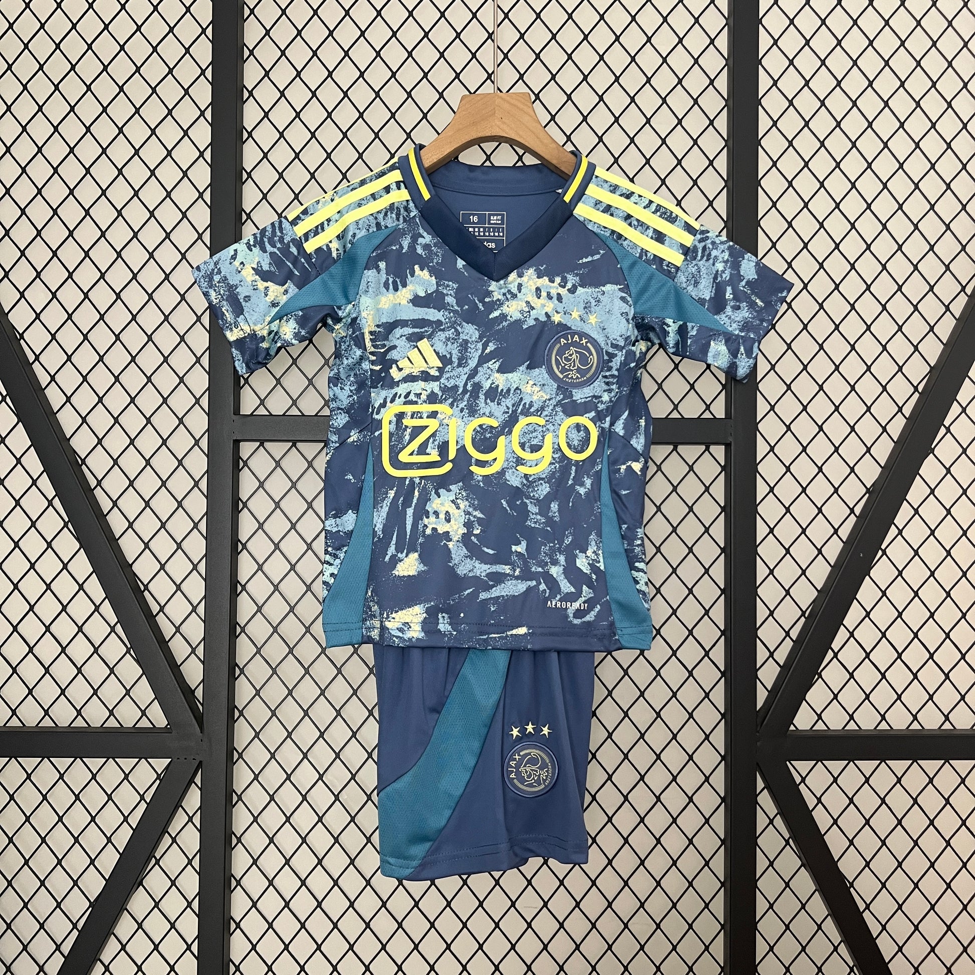 Ajax Ensemble Enfants Extérieur 24/25 - Pitch Kits