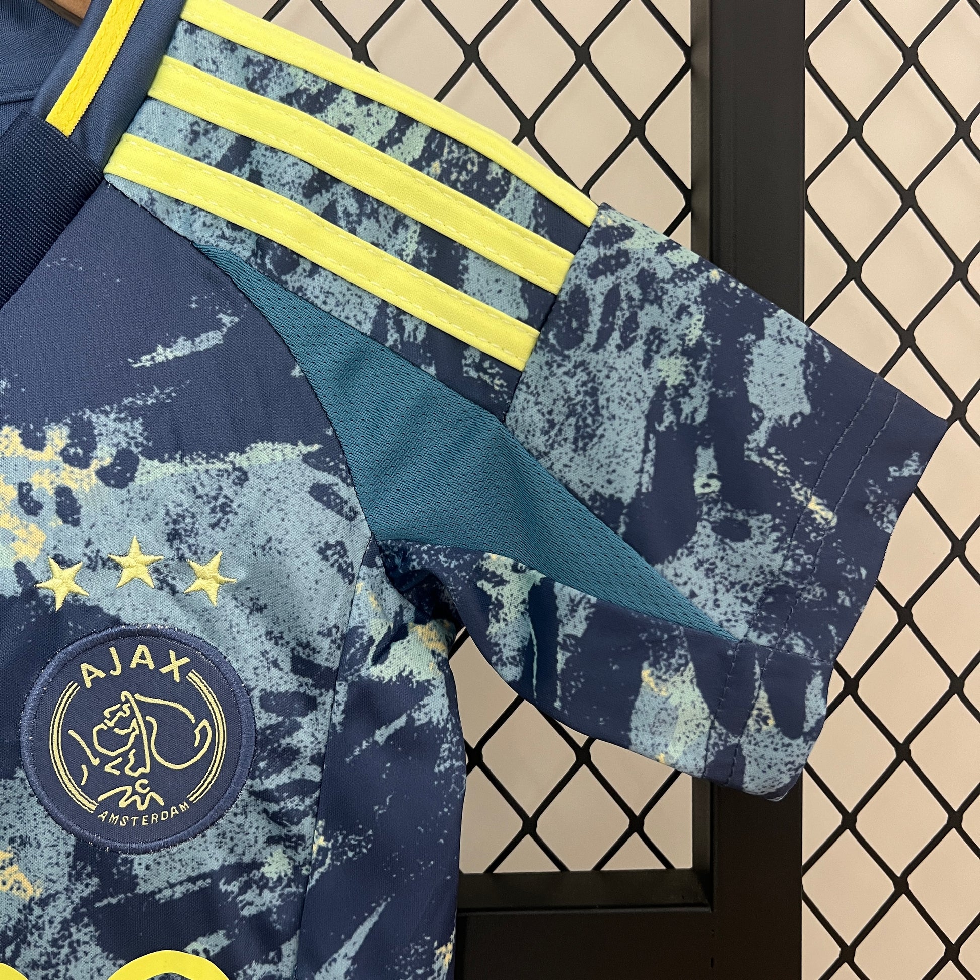 Ajax Ensemble Enfants Extérieur 24/25 - Pitch Kits