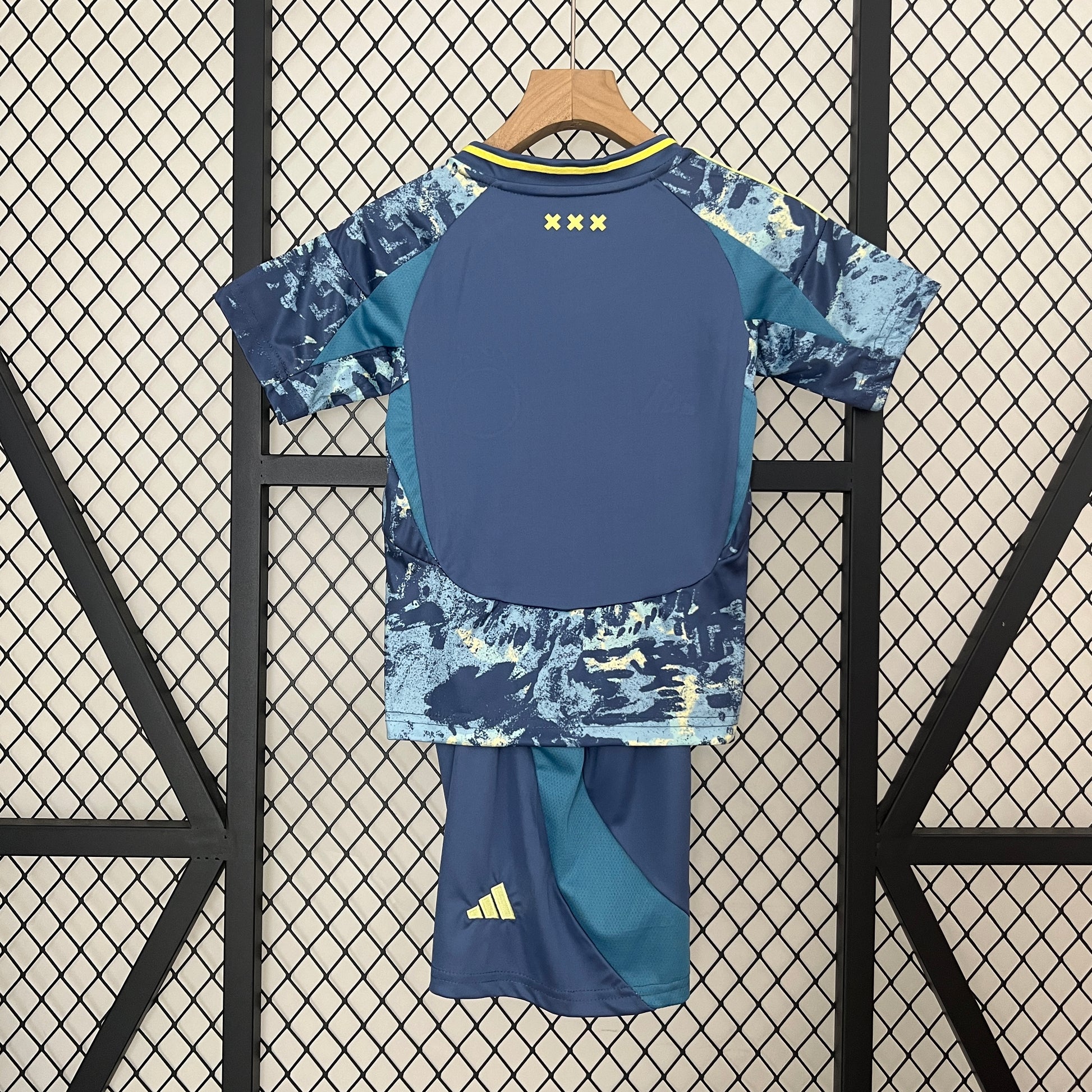 Ajax Ensemble Enfants Extérieur 24/25 - Pitch Kits